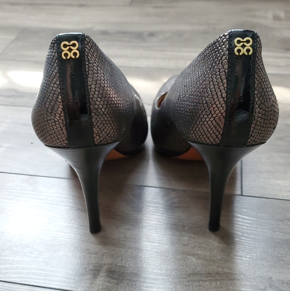 Coach - Picture 3 of 7